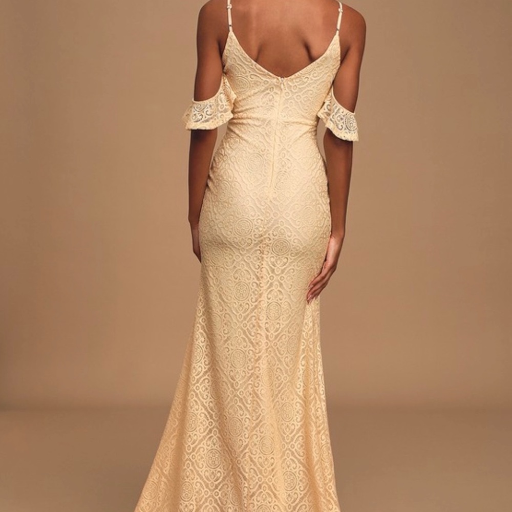 ABSOLUTELY STUNNING OFF THE SHOULDER DRESS - Picture 3 of 5